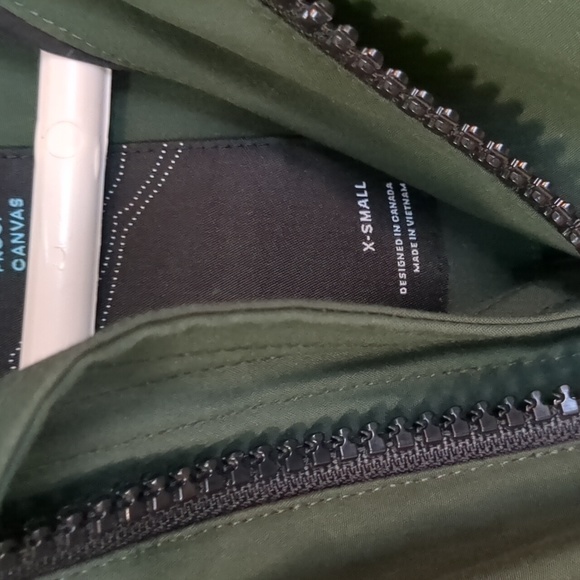 Aritzia TNA Haven Parka in Ranger Green - Picture 5 of 10